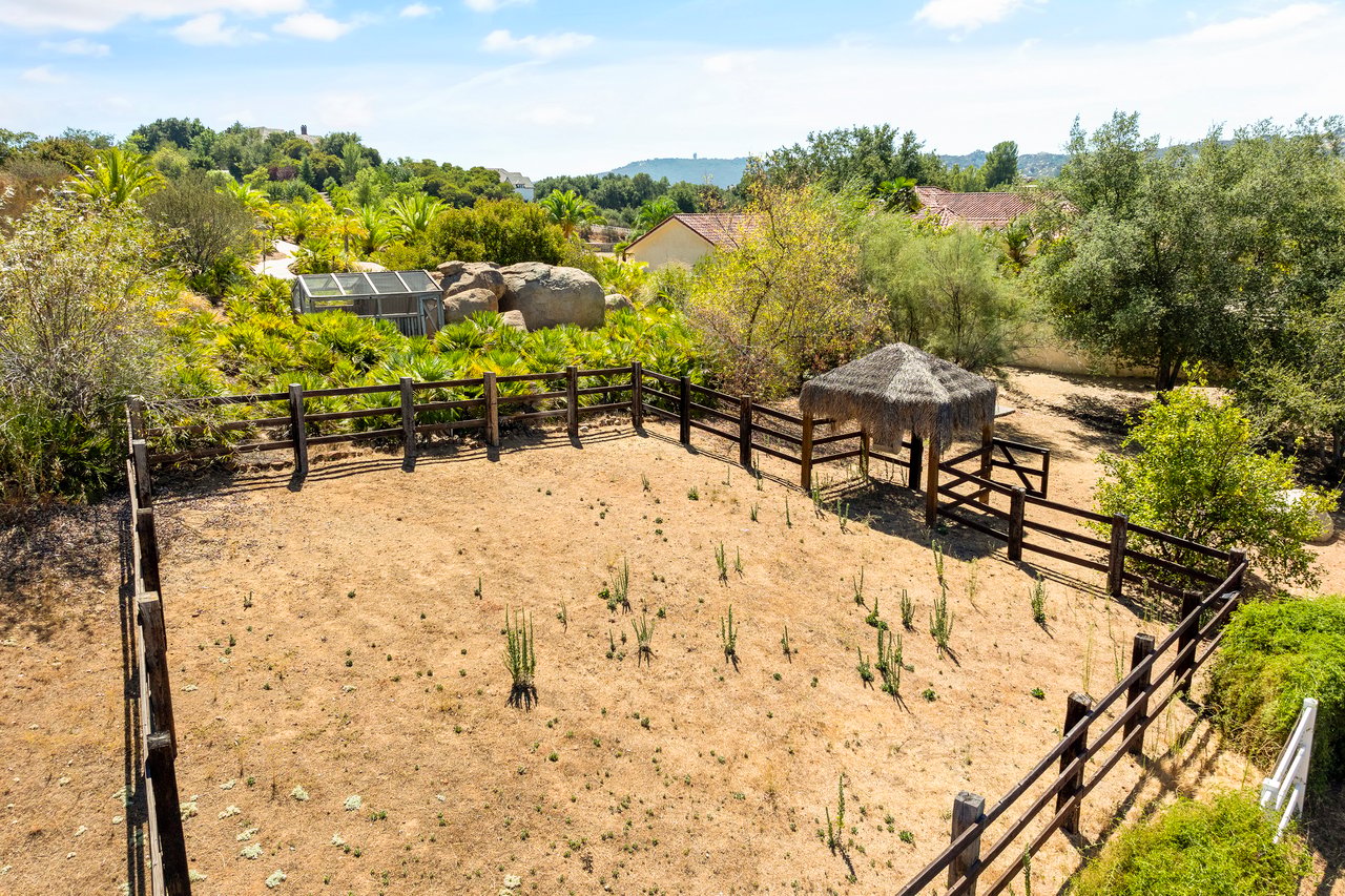 41290 Avenida Delores
