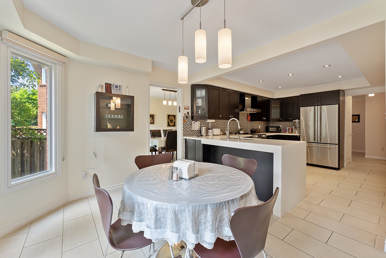 28 Thornway Ave