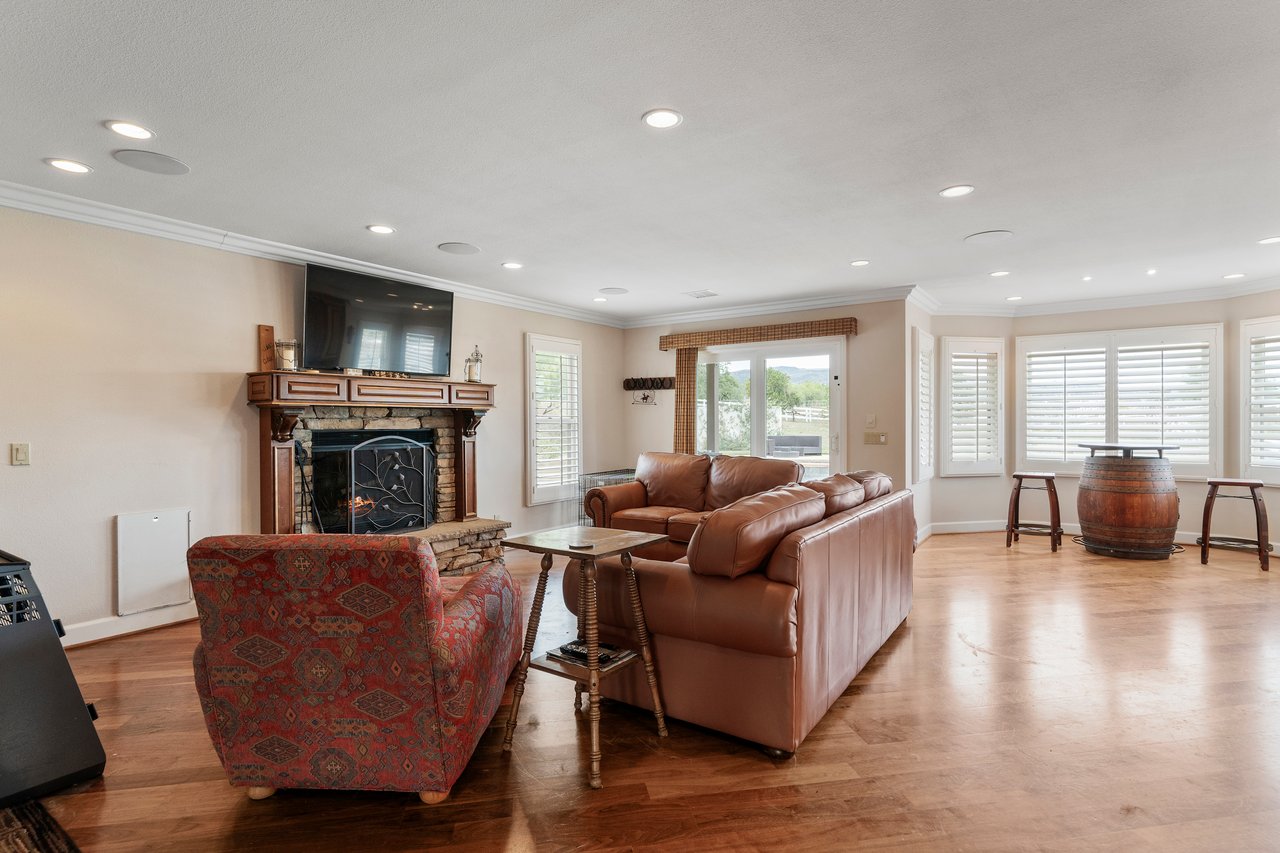 38405 Avenida La Cresta