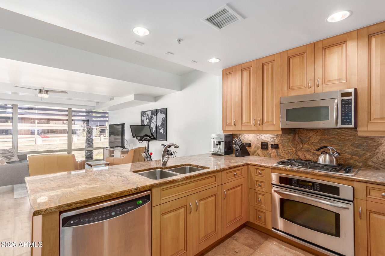 7161 E Rancho Vista Dr, #2015