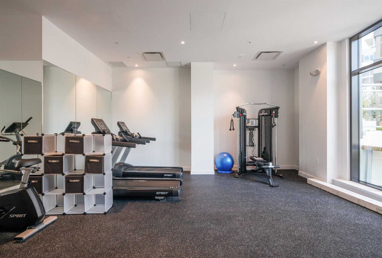 4932 Cambie St, #101
