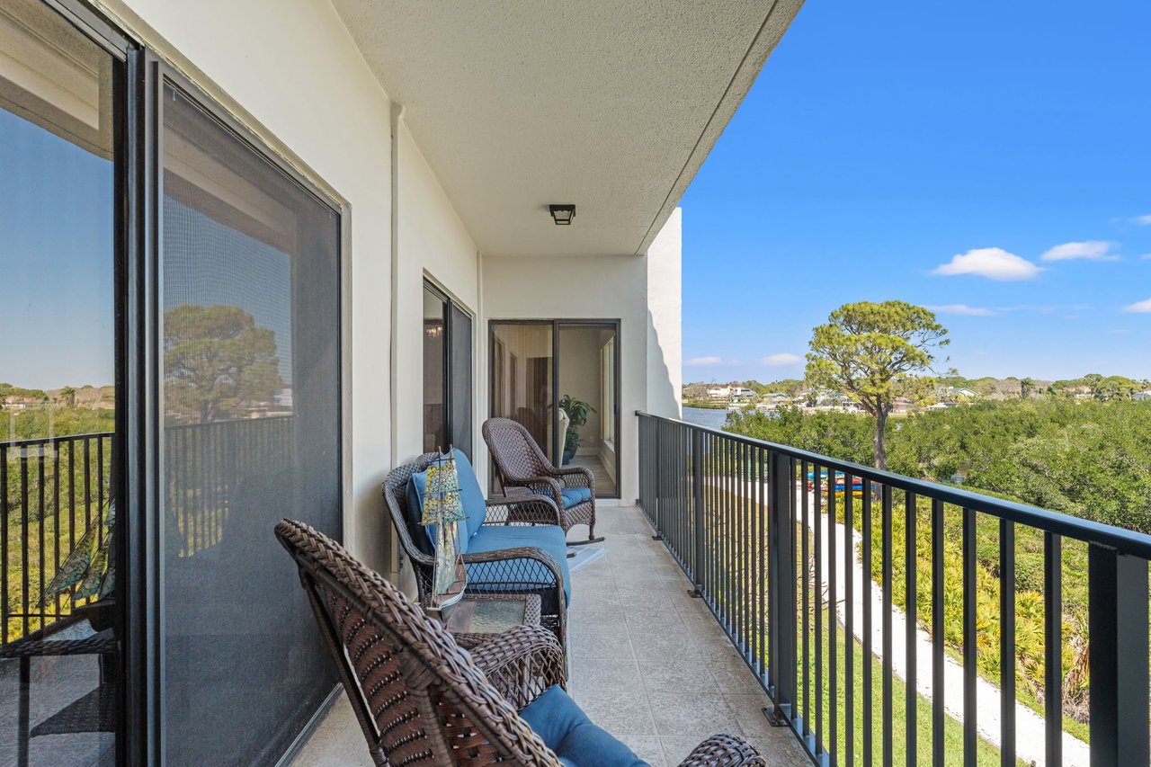Upgraded 2-Bed Condo in Tarpon Springs with Scenic Views
