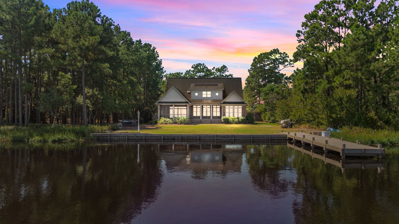 Private Lakefront Retreat