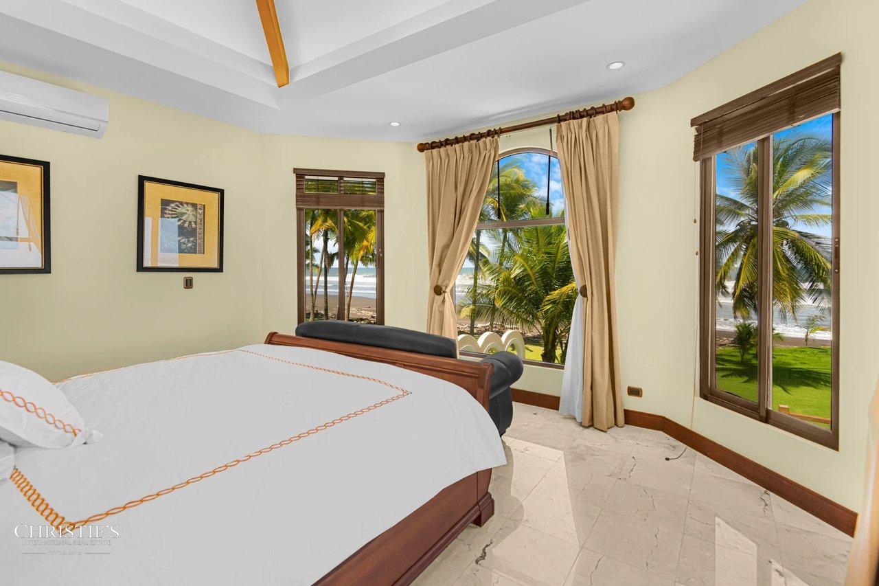 Hermosa Villa Beachfront Estate
