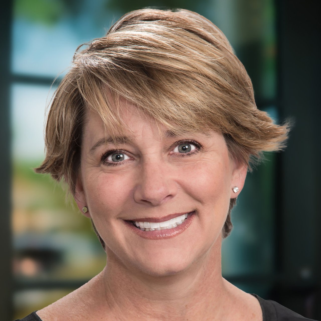 Wendy Mills Charlotte, NC Real Estate Agent Headshot