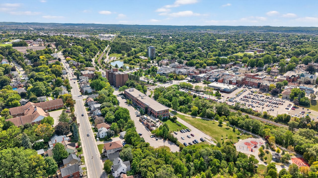 318 - 543 Timothy St, Newmarket