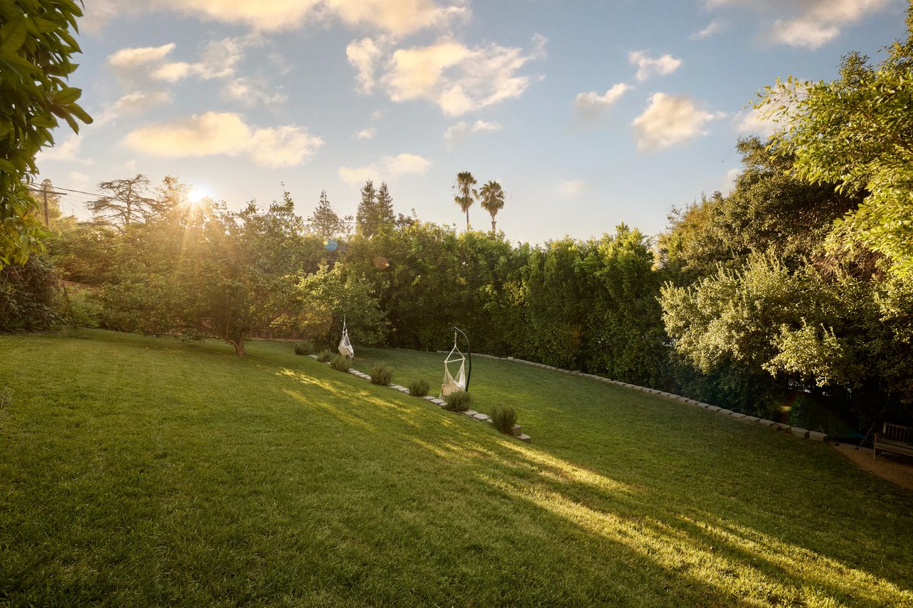 3964 Fredonia Dr, Sunset Strip