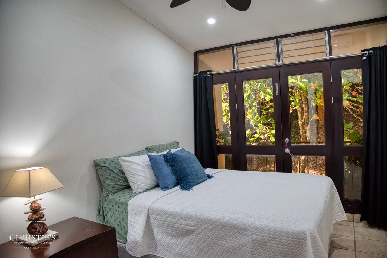 Exquisite Corner Townhouse with Panoramic Ocean Views – Faro Escondido