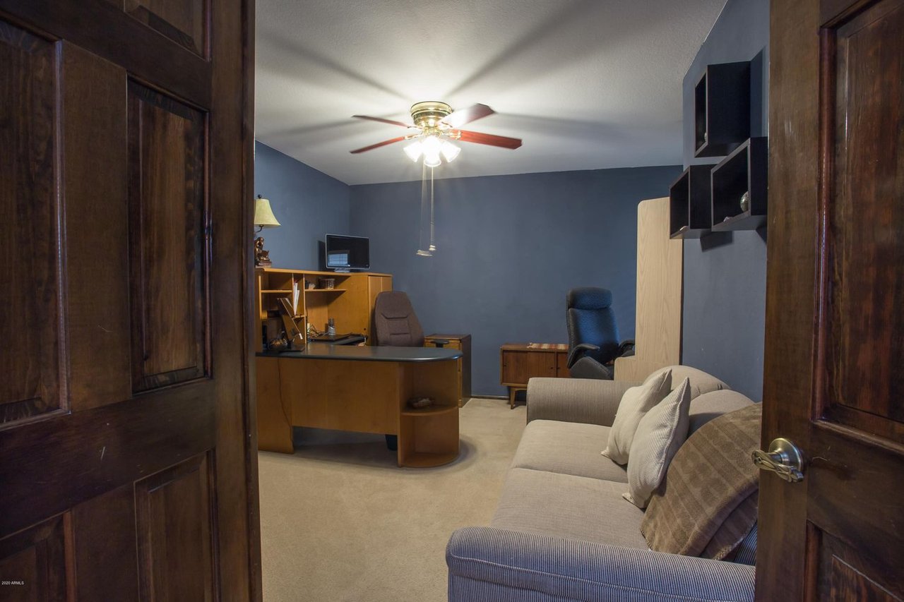 16043 N 52nd Pl