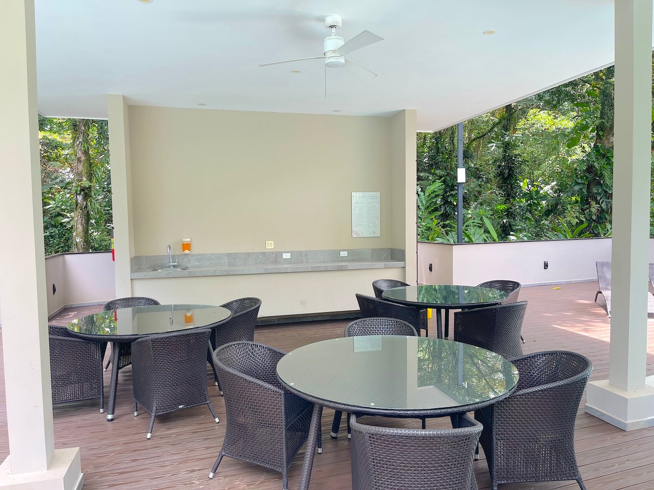 ELAN GROUND FLOOR 2 BEDROOM CONDO WITH BEACH ACCESS. UNIT 4E
