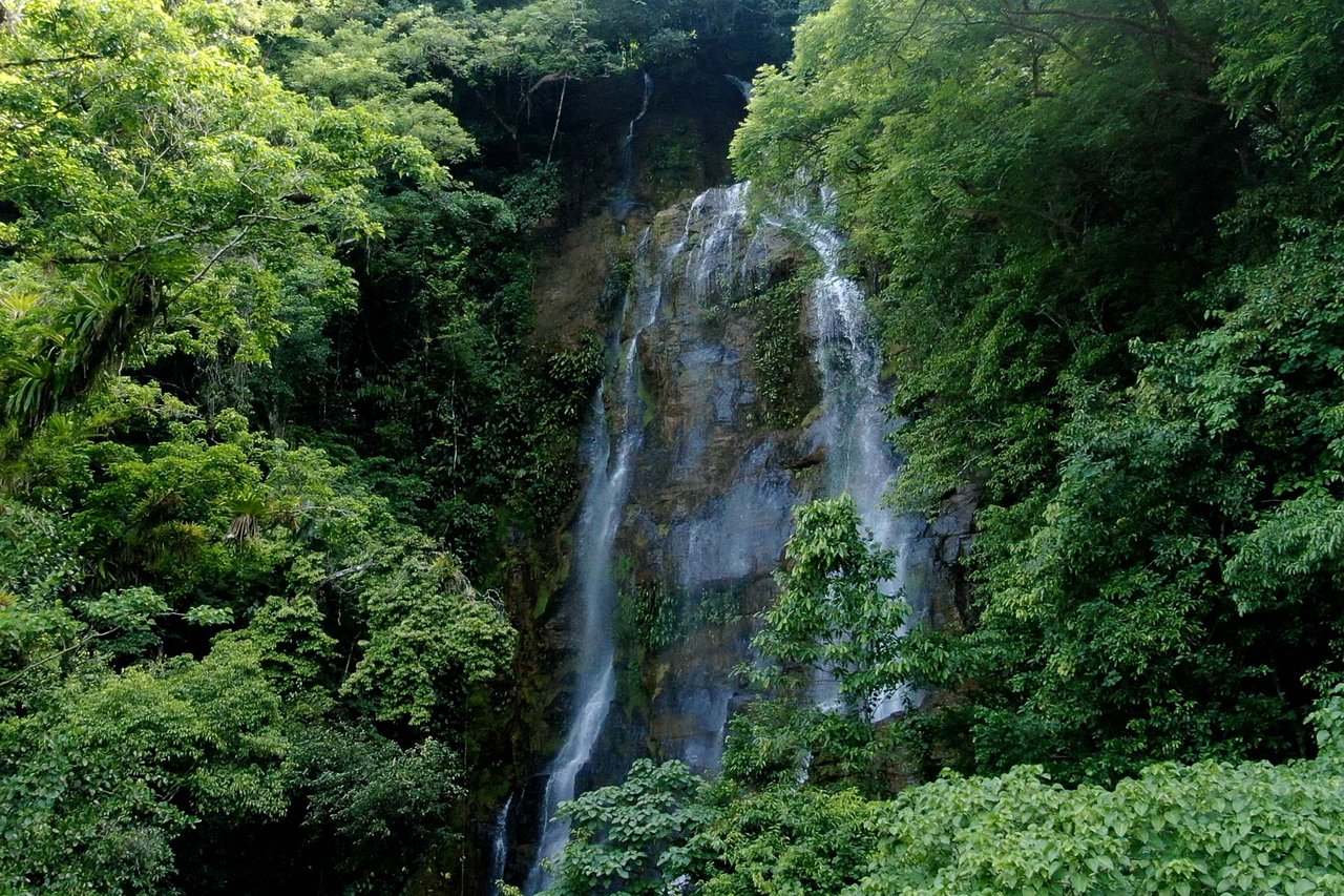 Luxury 3-Bedroom Waterfall-View Home