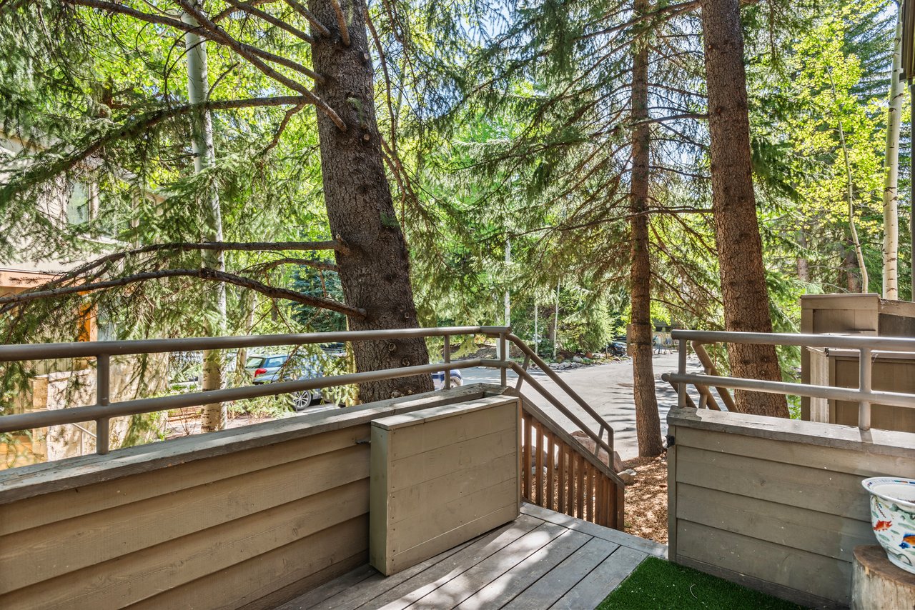 Bright Aspen Townhome: Steps from Culture, Slopes & Transit