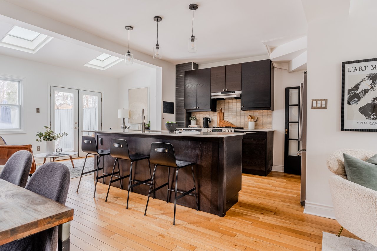 398 Coxwell Ave