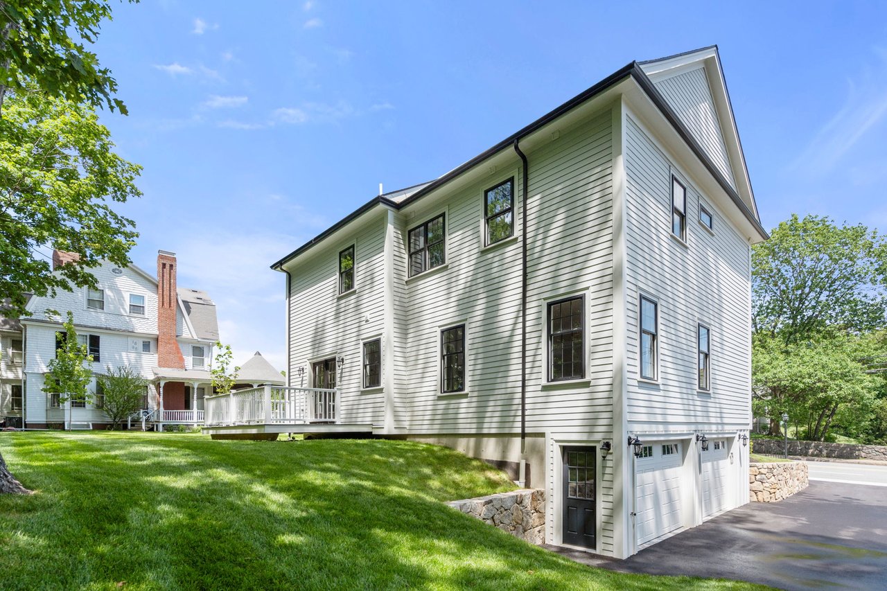320 Lexington St