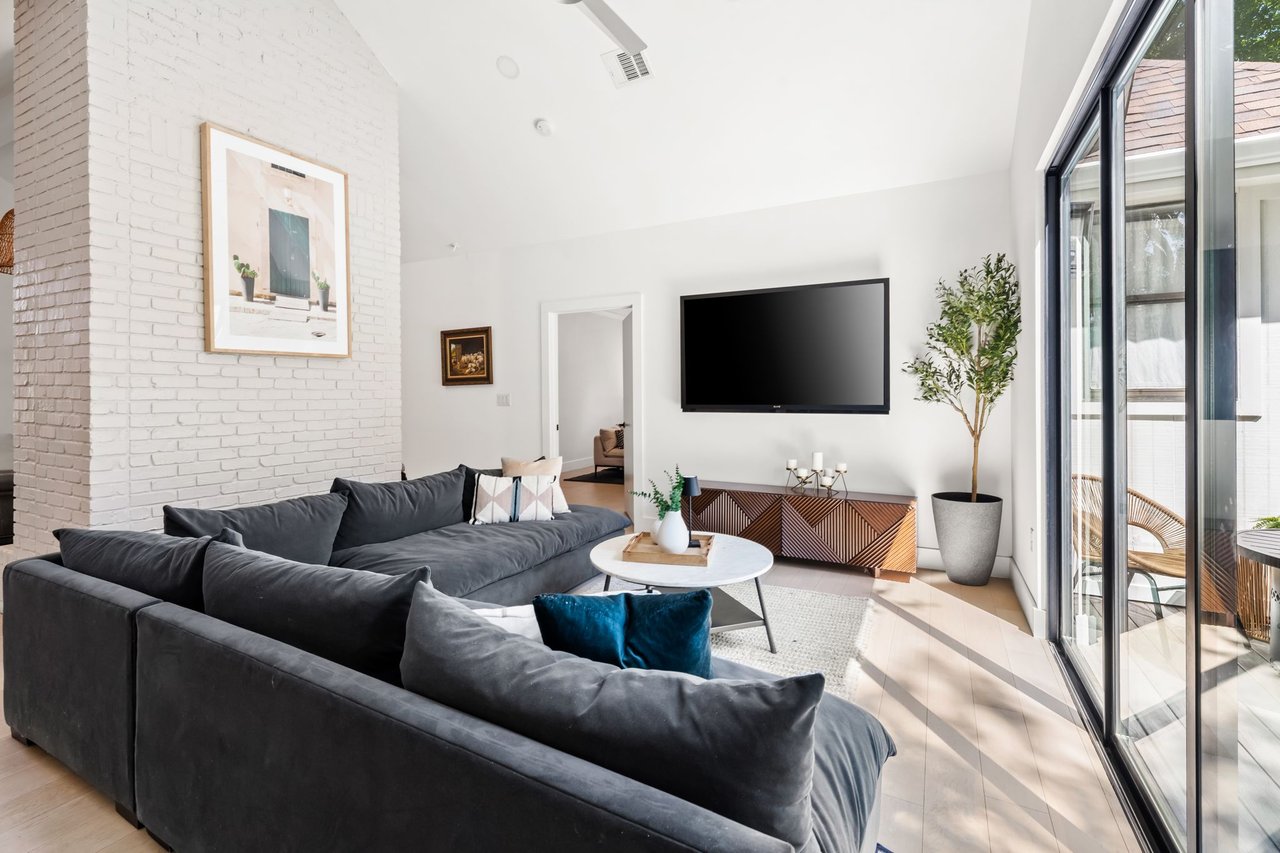 7302 Anaqua Dr