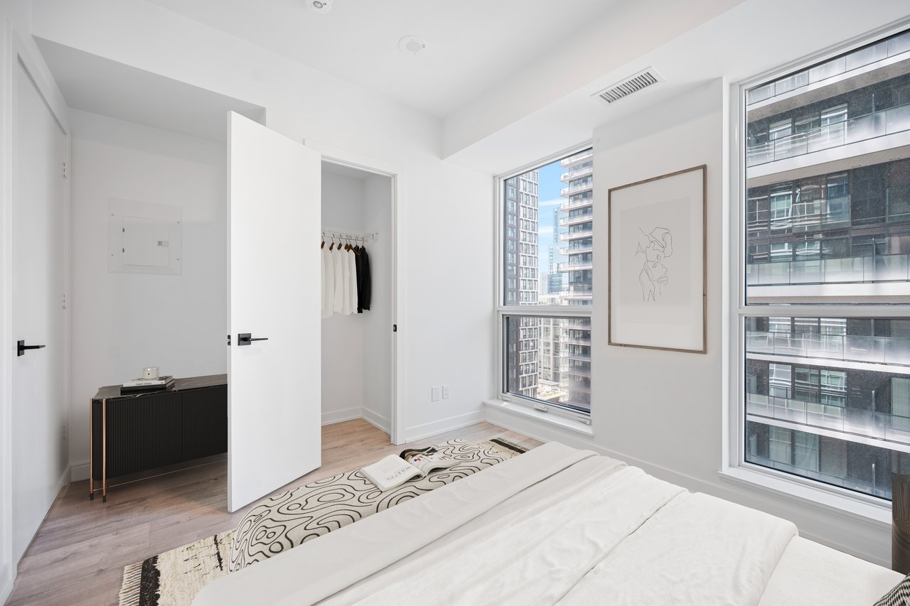 327 King Street W #1604