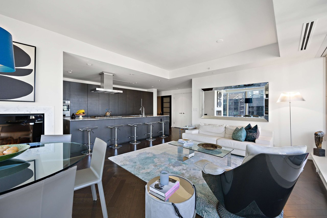 Suite 3006- 180 University Avenue