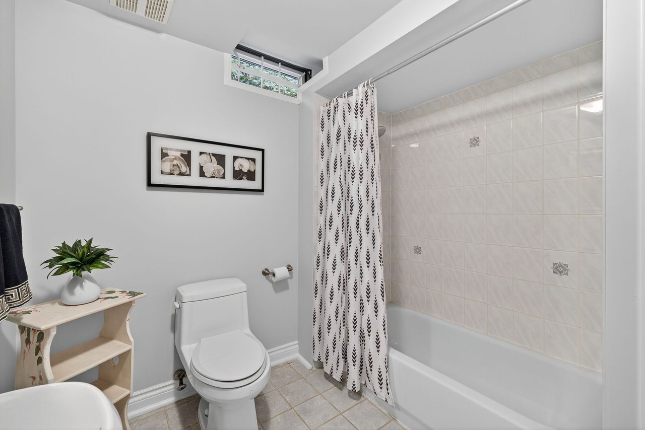 6 Falling Leaf Crt, Aurora