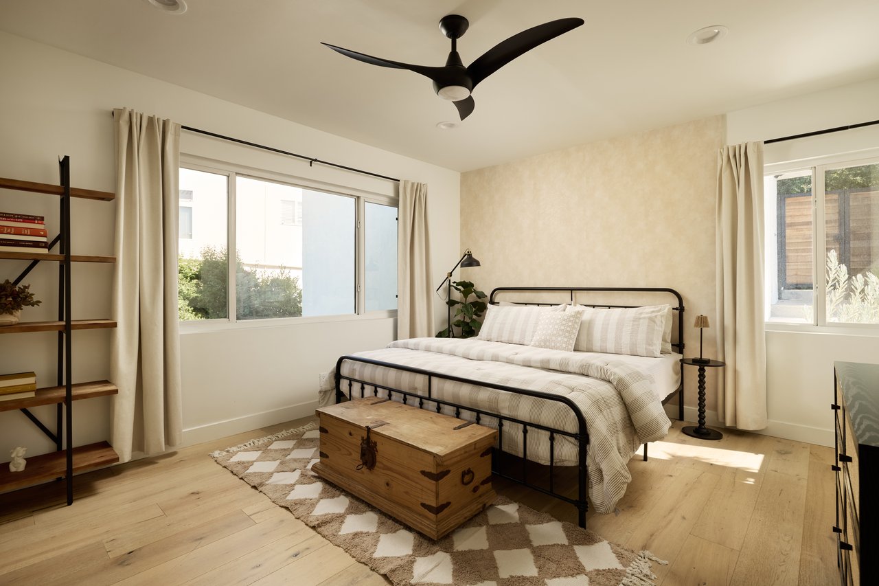 3964 Fredonia Dr, Sunset Strip