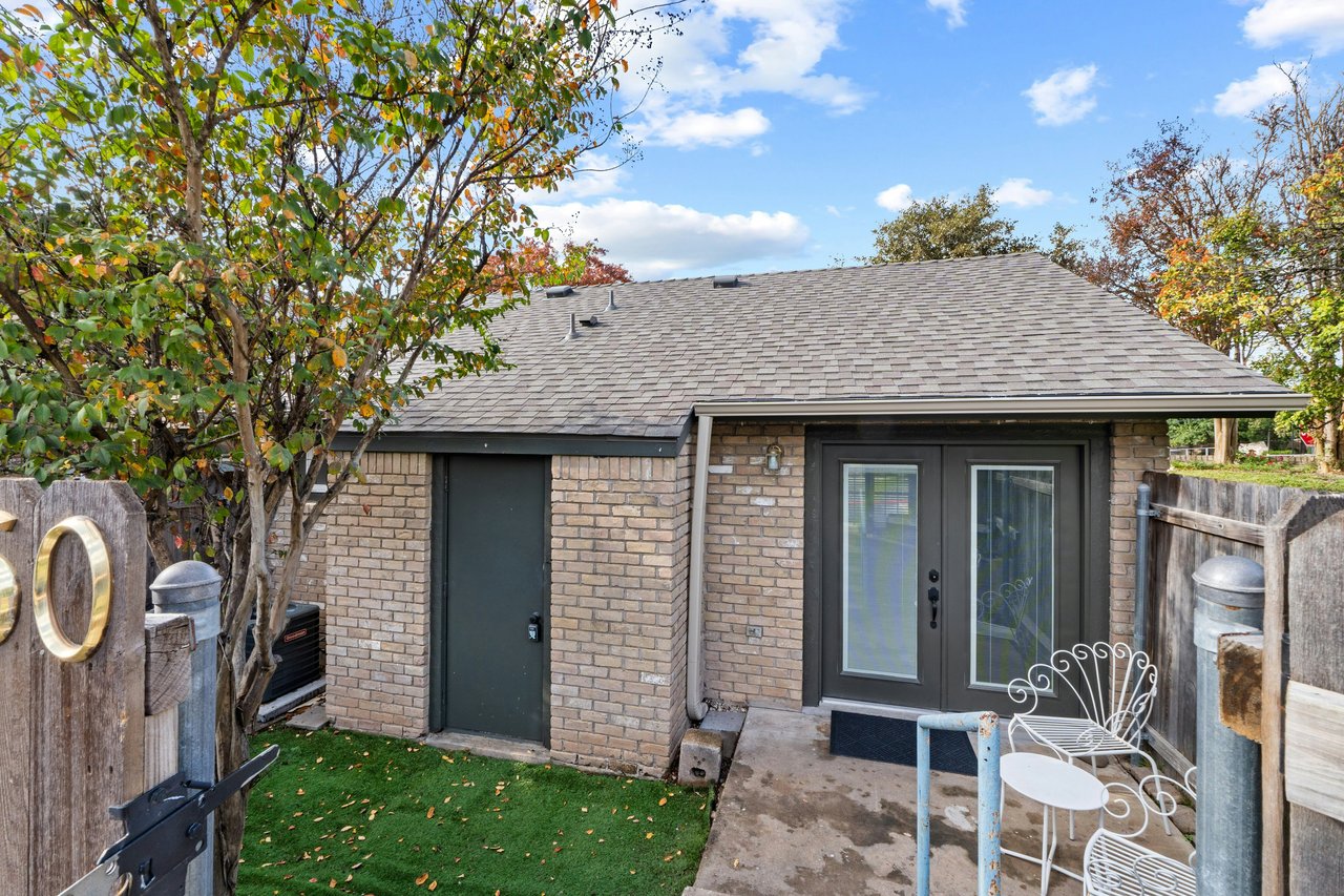 Bright & Chic Corner Lot Home in Coppertree Condos