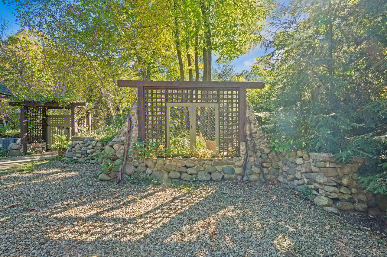 14657 Lakeshore Road