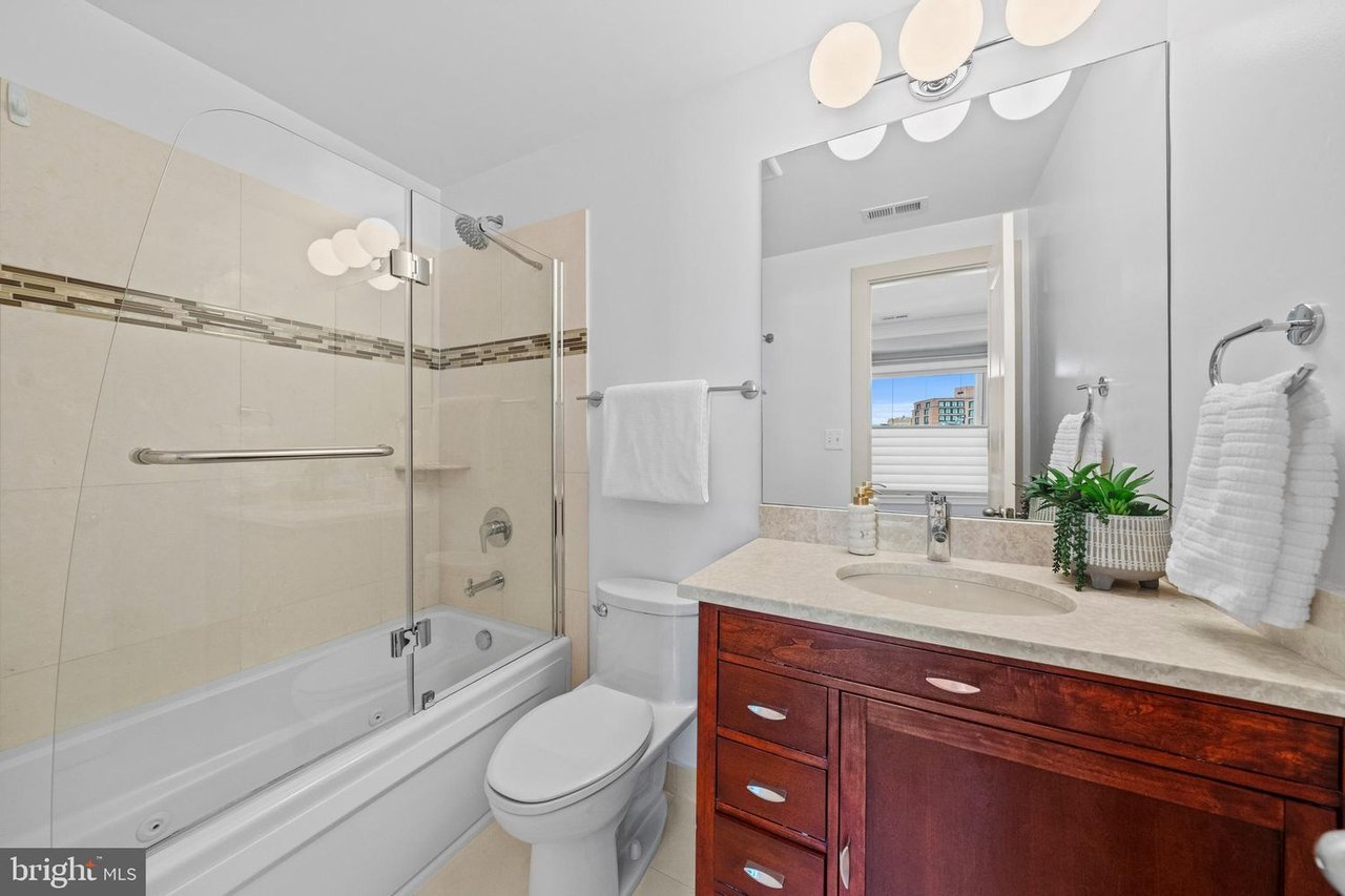 2448 Ontario Rd NW, Unit 4