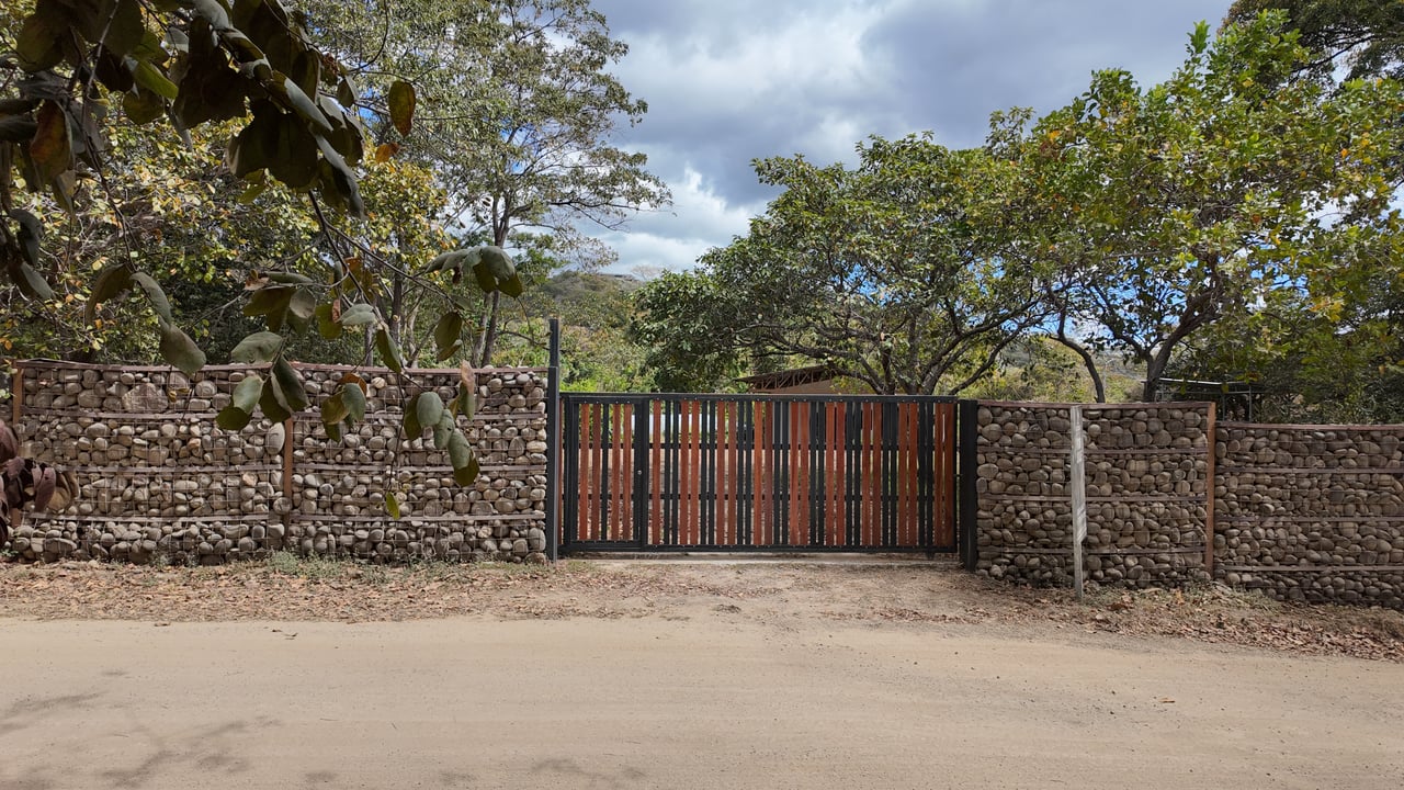 Casita Rustica + Large Lot - Playa Grande