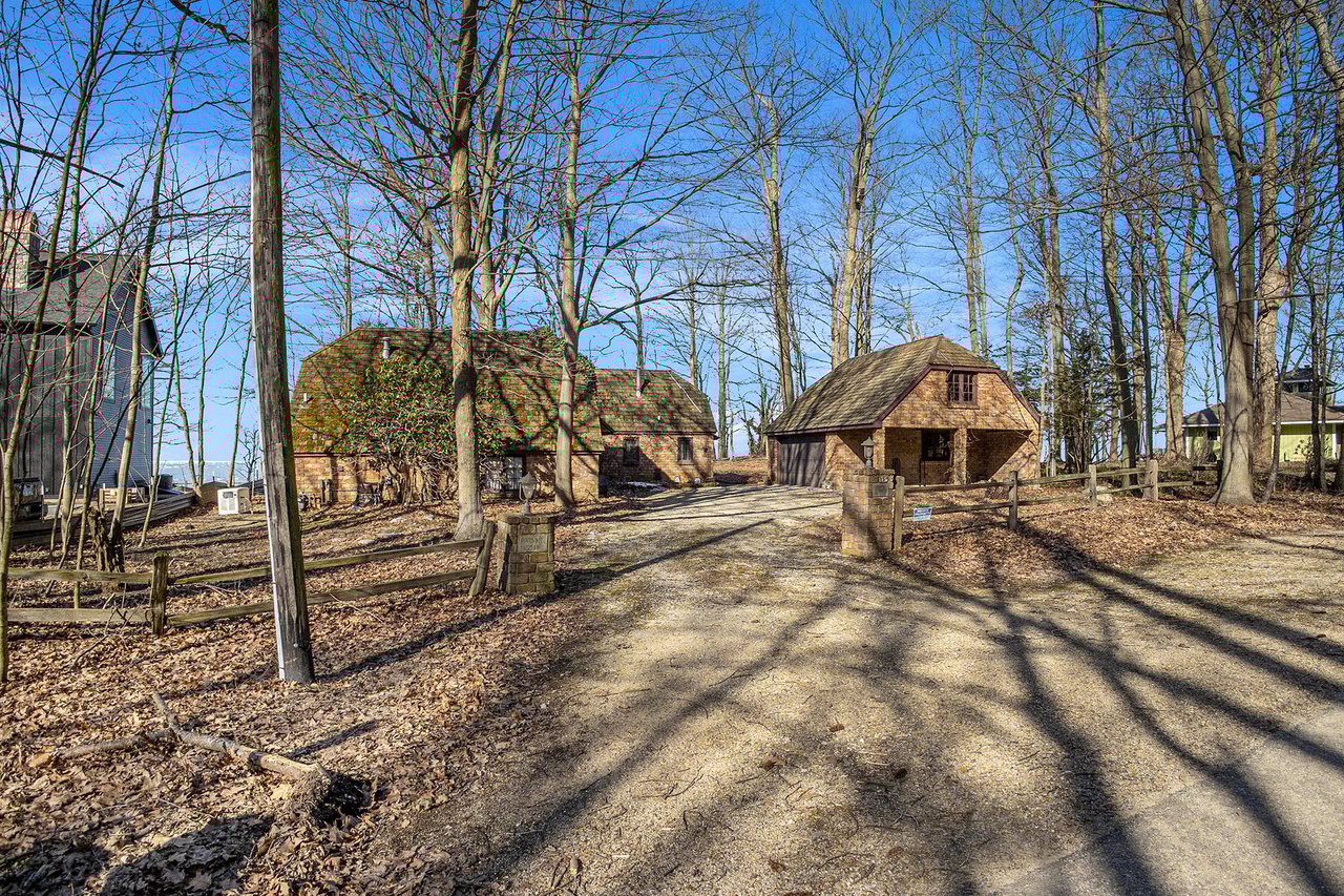 2578 2576, 2572 Lakeshore Drive