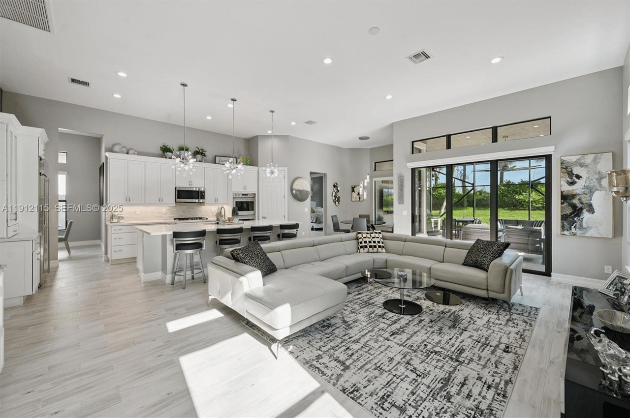 12065 N Kalmar Cir