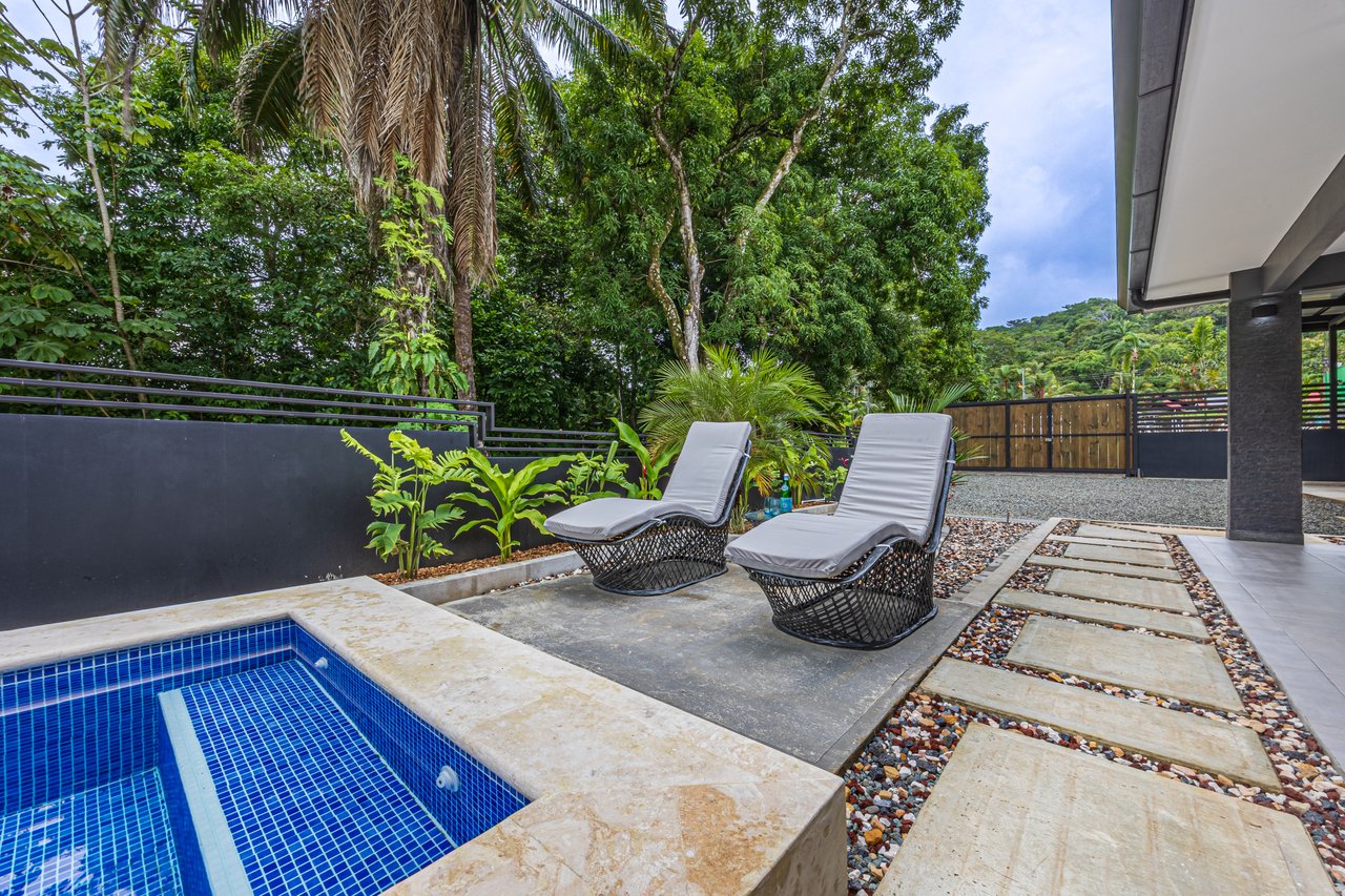 Gorgeous Brand New 3br Home close to Dominical with extra land.