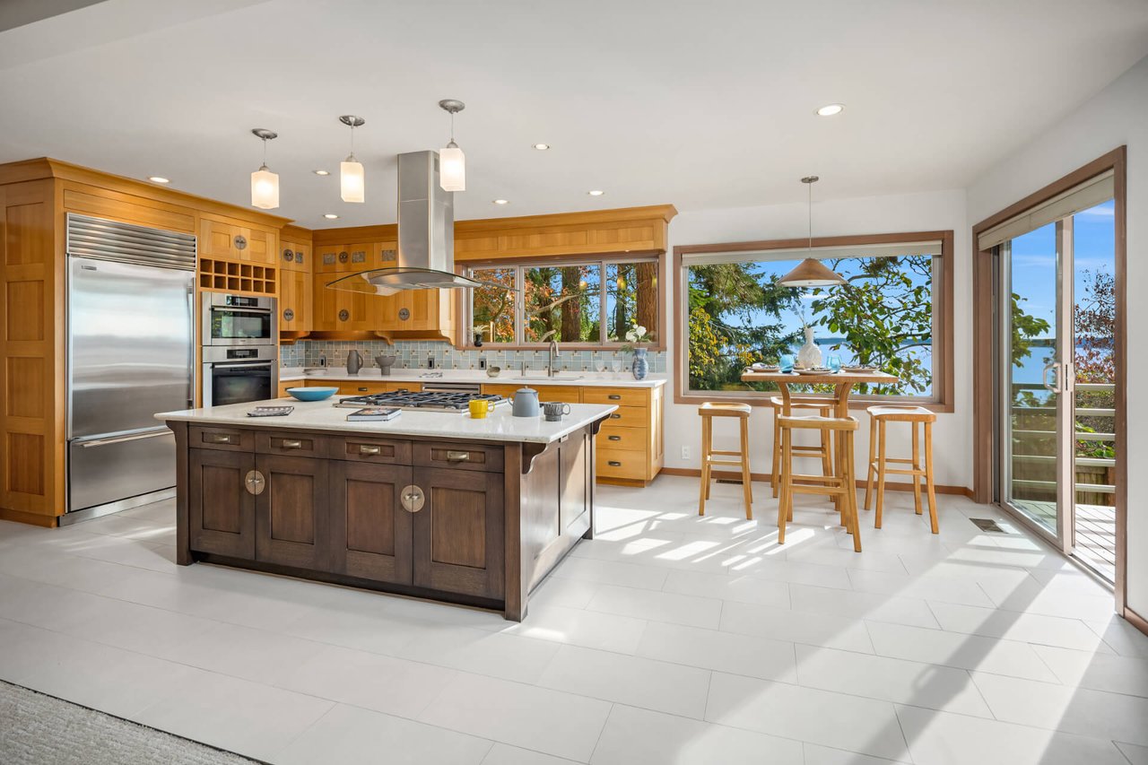 10245 Marine View Drive SW
