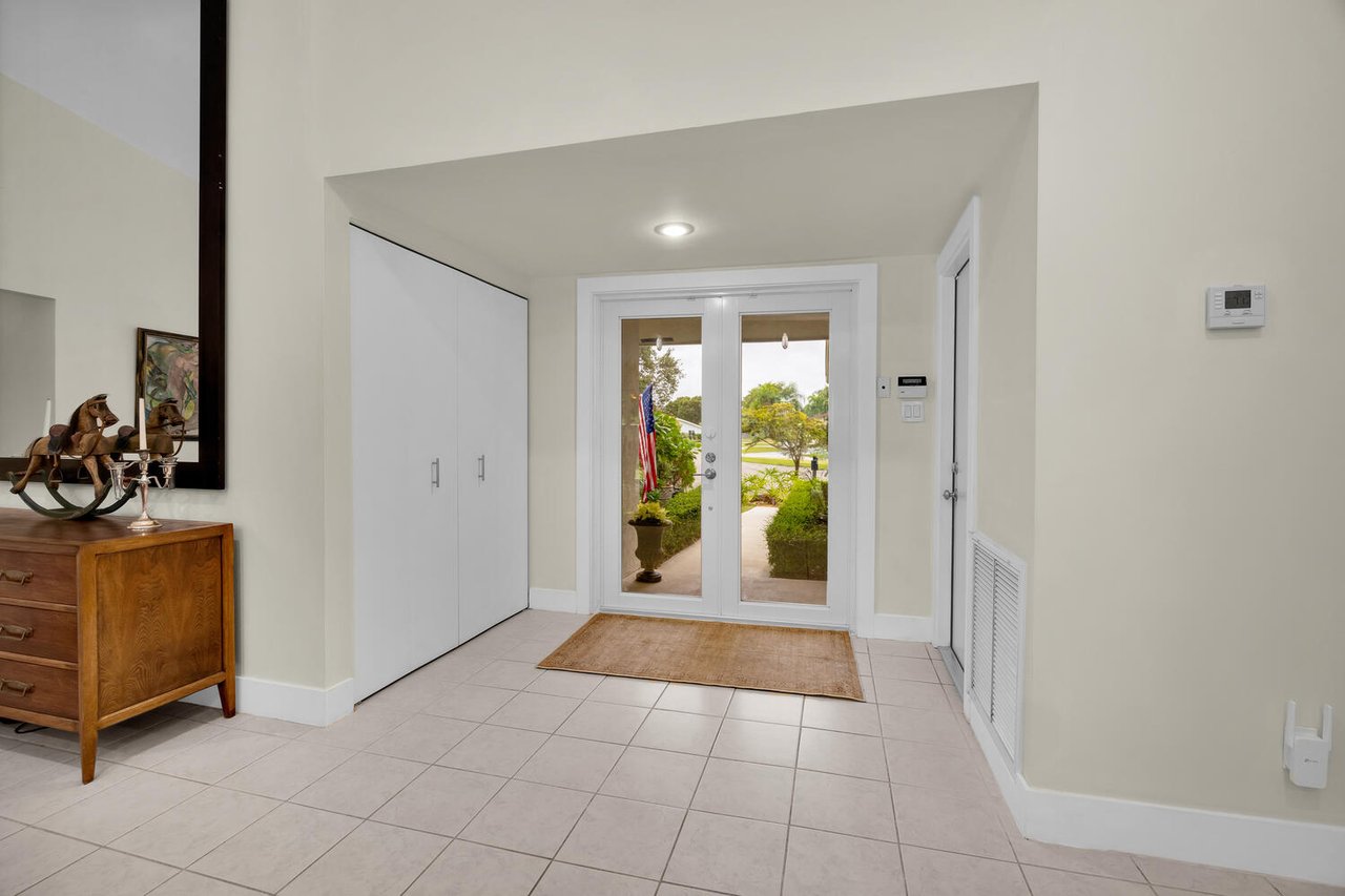 Spacious Living on a Private Cul-de-Sac