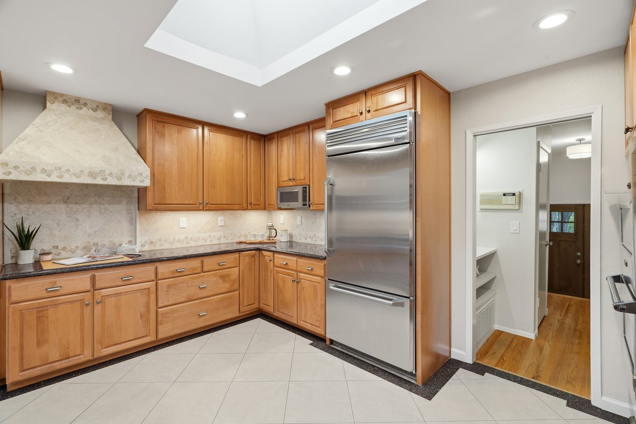 1554 Queenstown Court