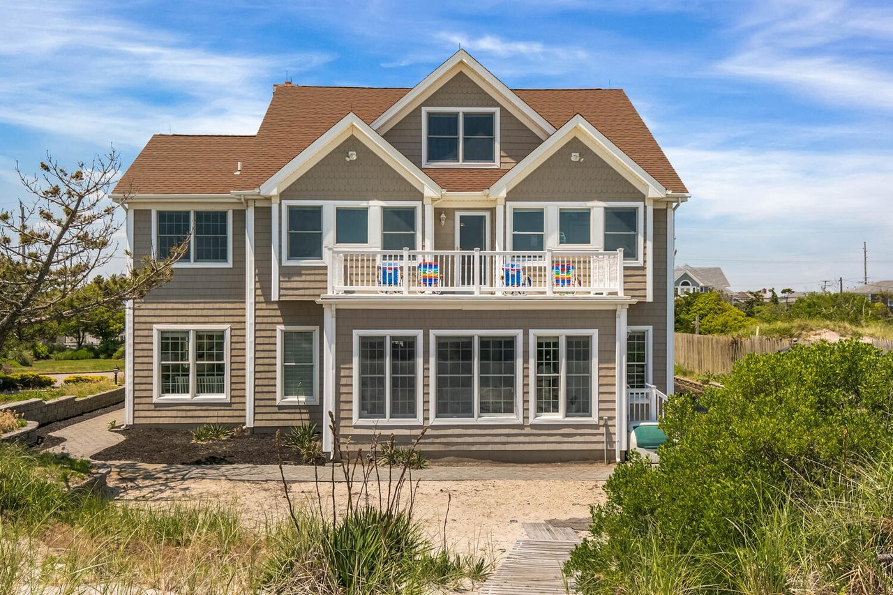 #1595 Summer Rental on the Oceanfront with Pool