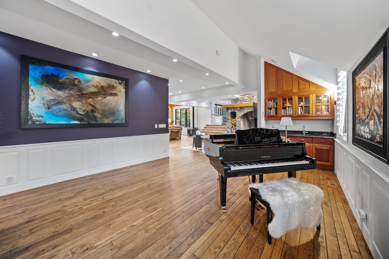 Private Mountain Retreat on Nearly Half an Acre