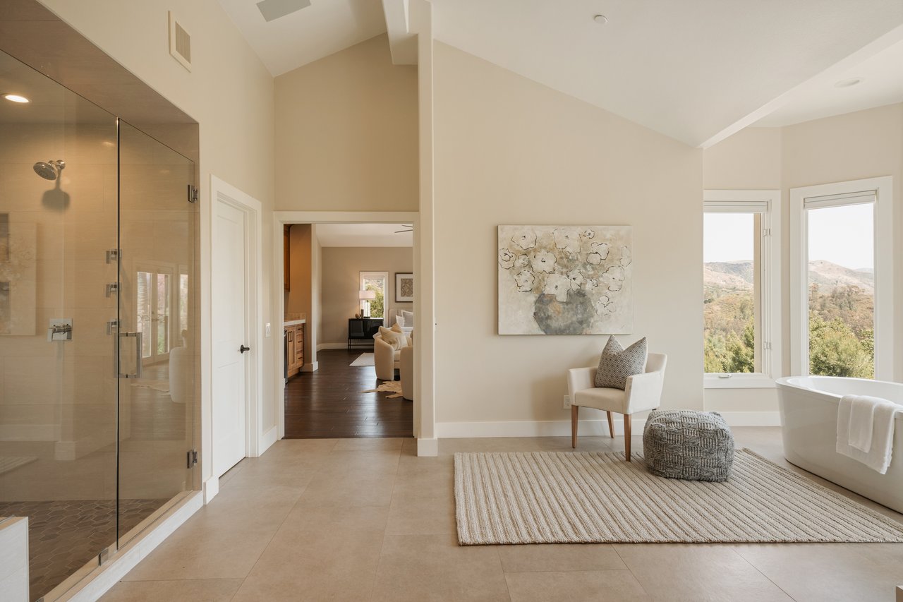 1805 Holly Tree Lane