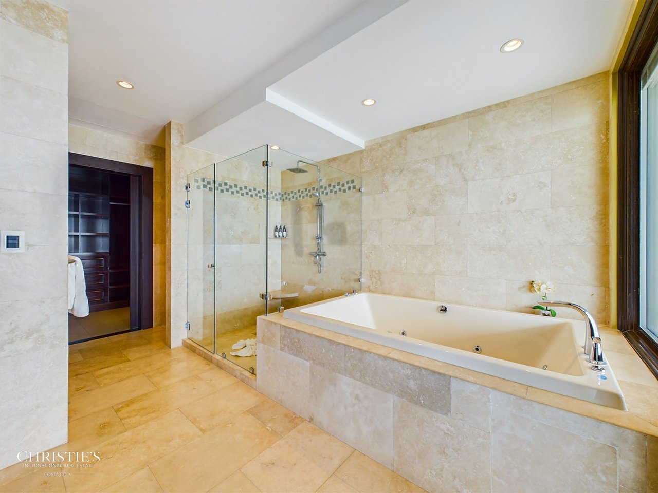 360 - 310 Splendor Penthouse