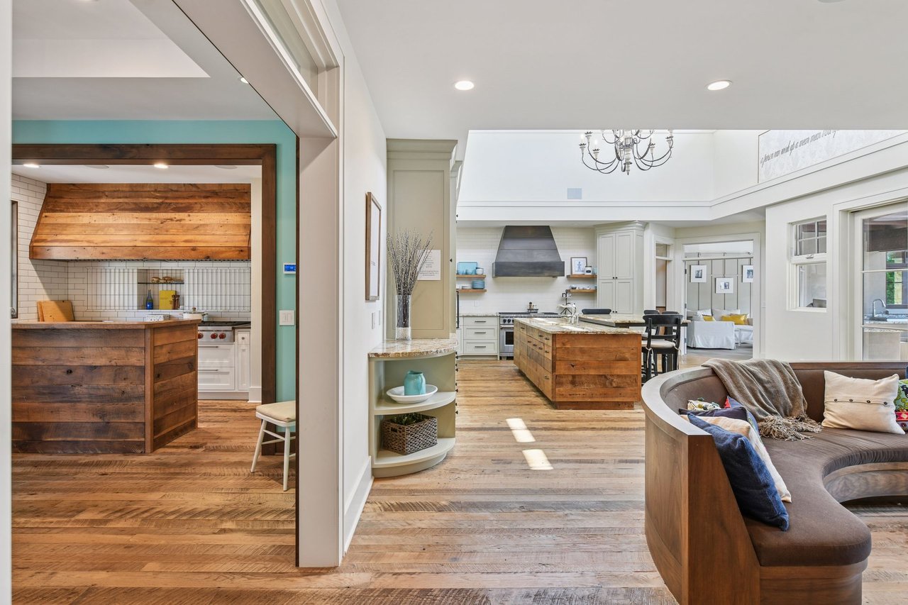 8 Circle W, Edina
