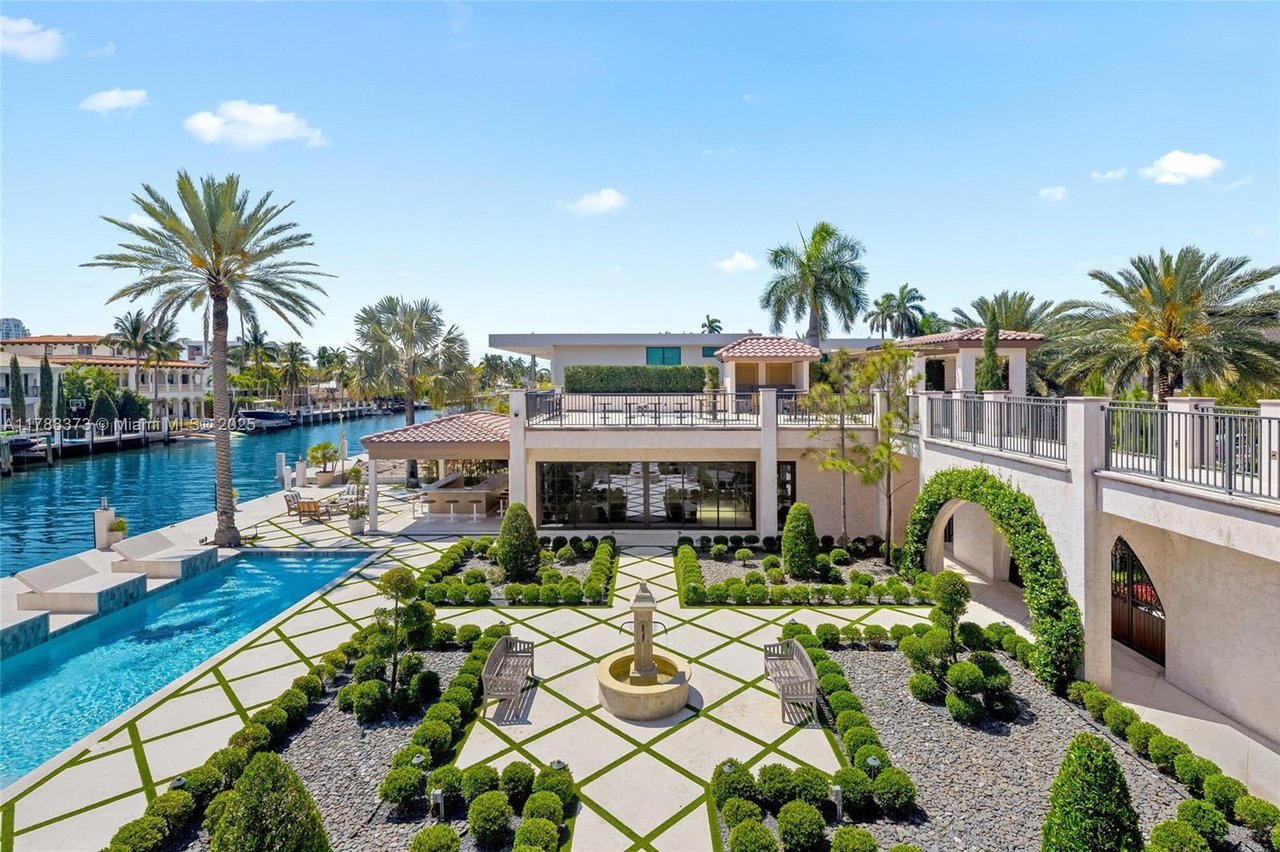 600 Isle Of Palms Dr