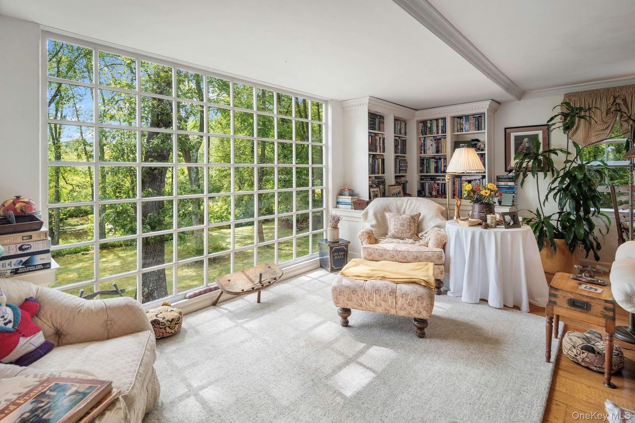 93 Cross Pond Rd