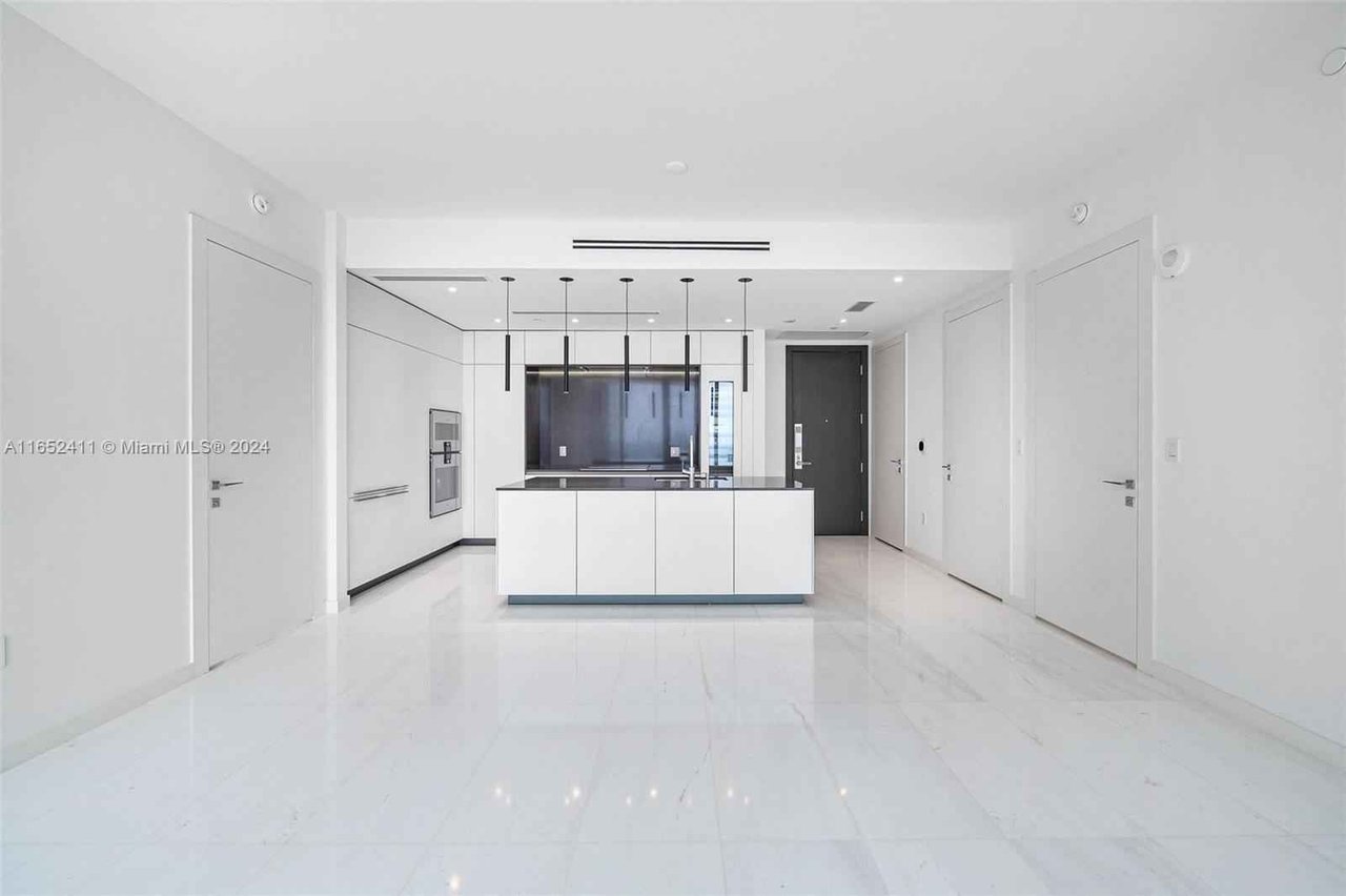 300 Biscayne Unit 2906