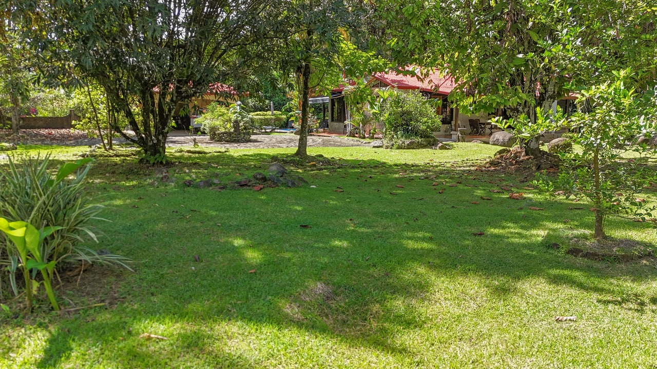 A riverfront 3-bed home on a large property In Ojochal, Costa Rica