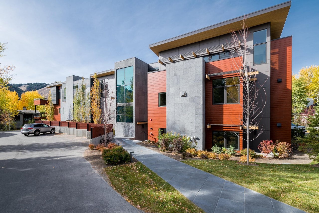 341 S Leadville Ave 302