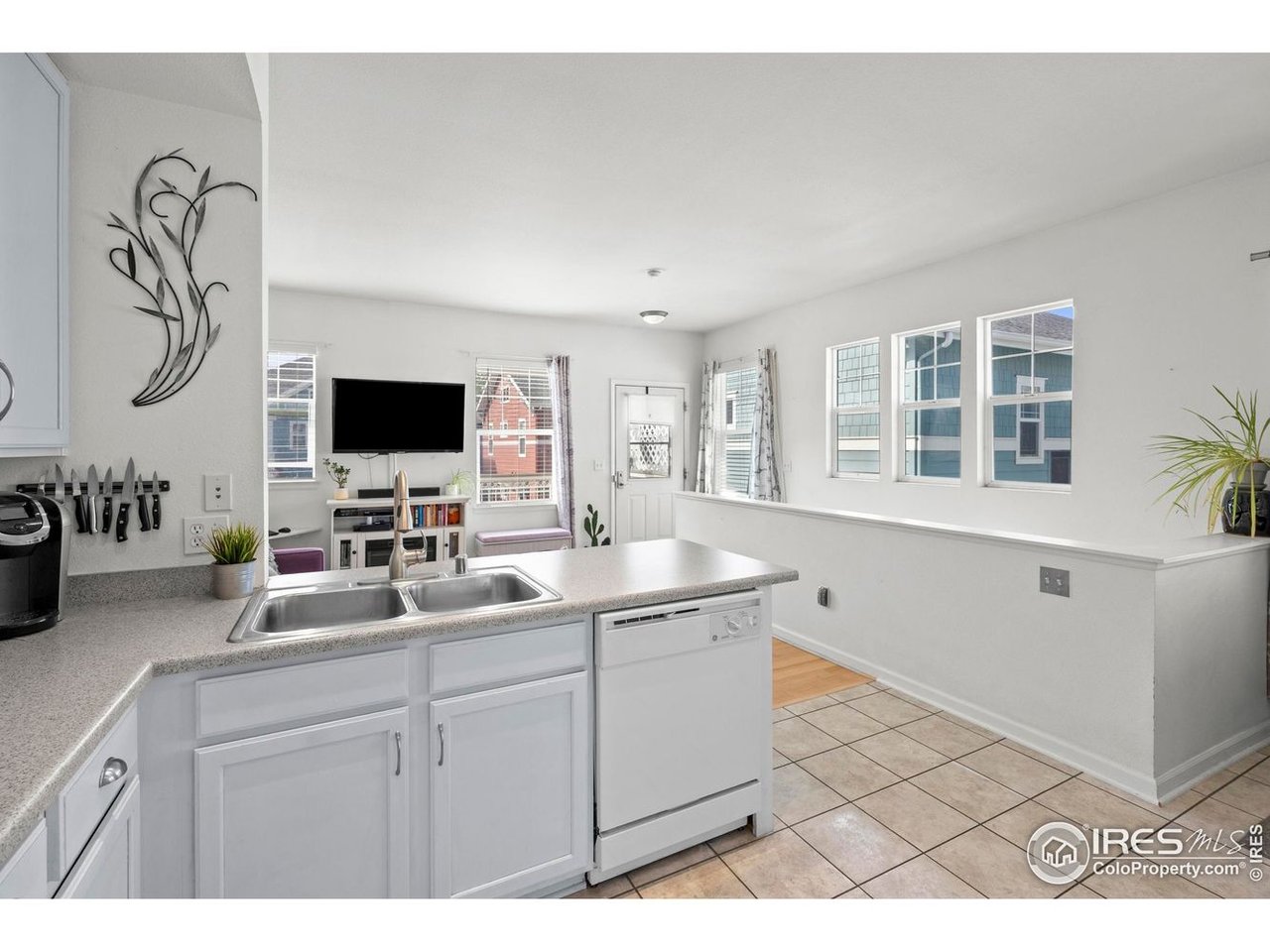 7454 E 28th Avenue Unit: 3