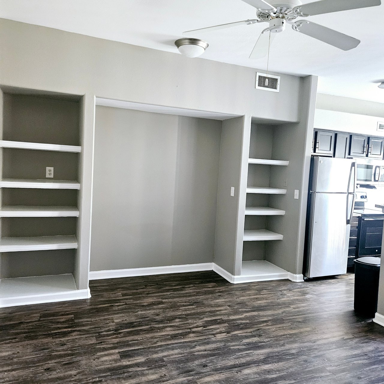 Studio 1 Bath Apartment with Garage included 