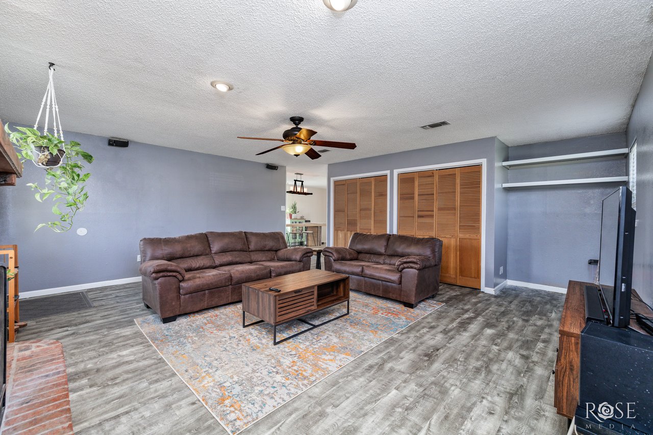 2733 Janie Ln