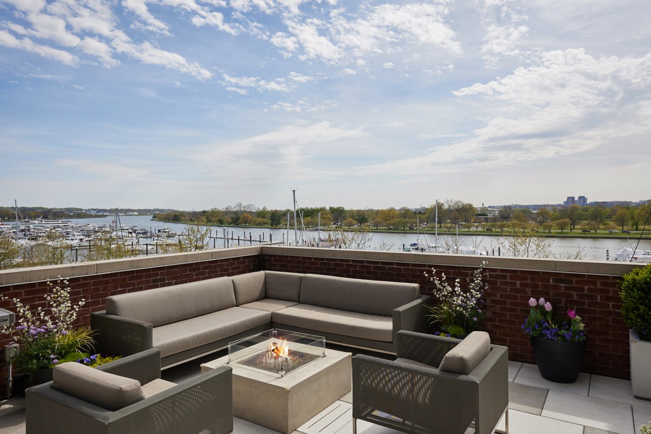 45 Sutton Square SW #306