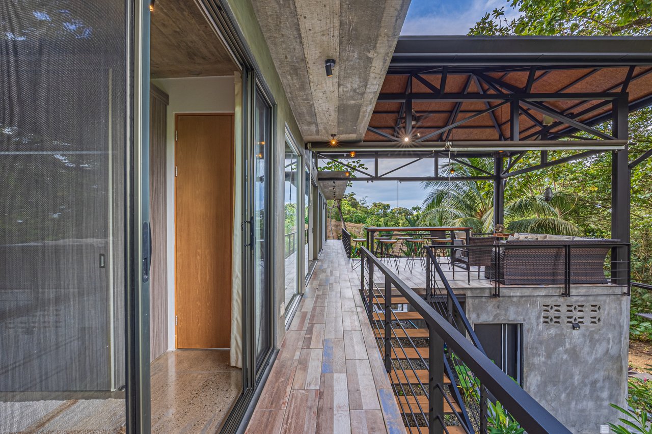   3 bedrooms, 2.5 bathrooms Villa Steps from Uvita, beautiful Beaches, Waterfalls, Restaurants and Tourist Attractions.