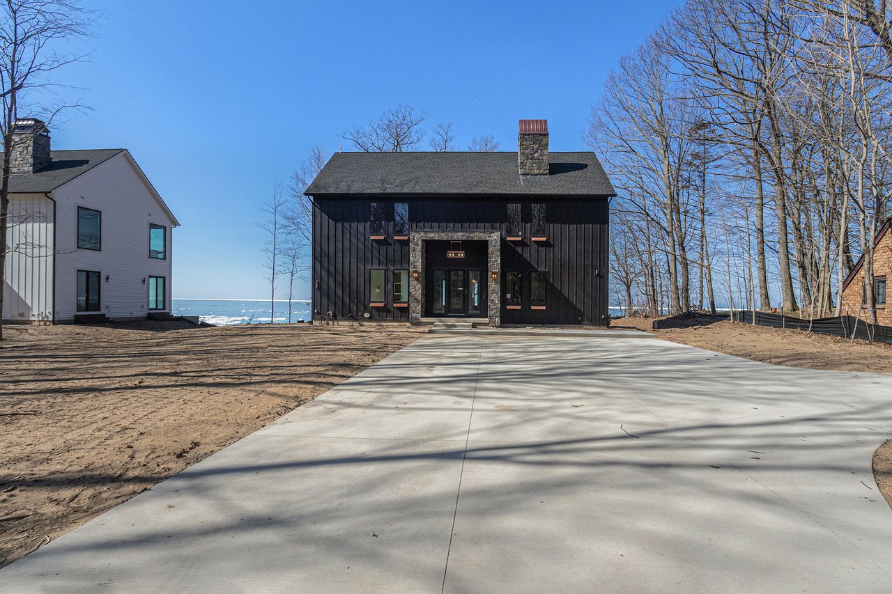 2578 2576, 2572 Lakeshore Drive