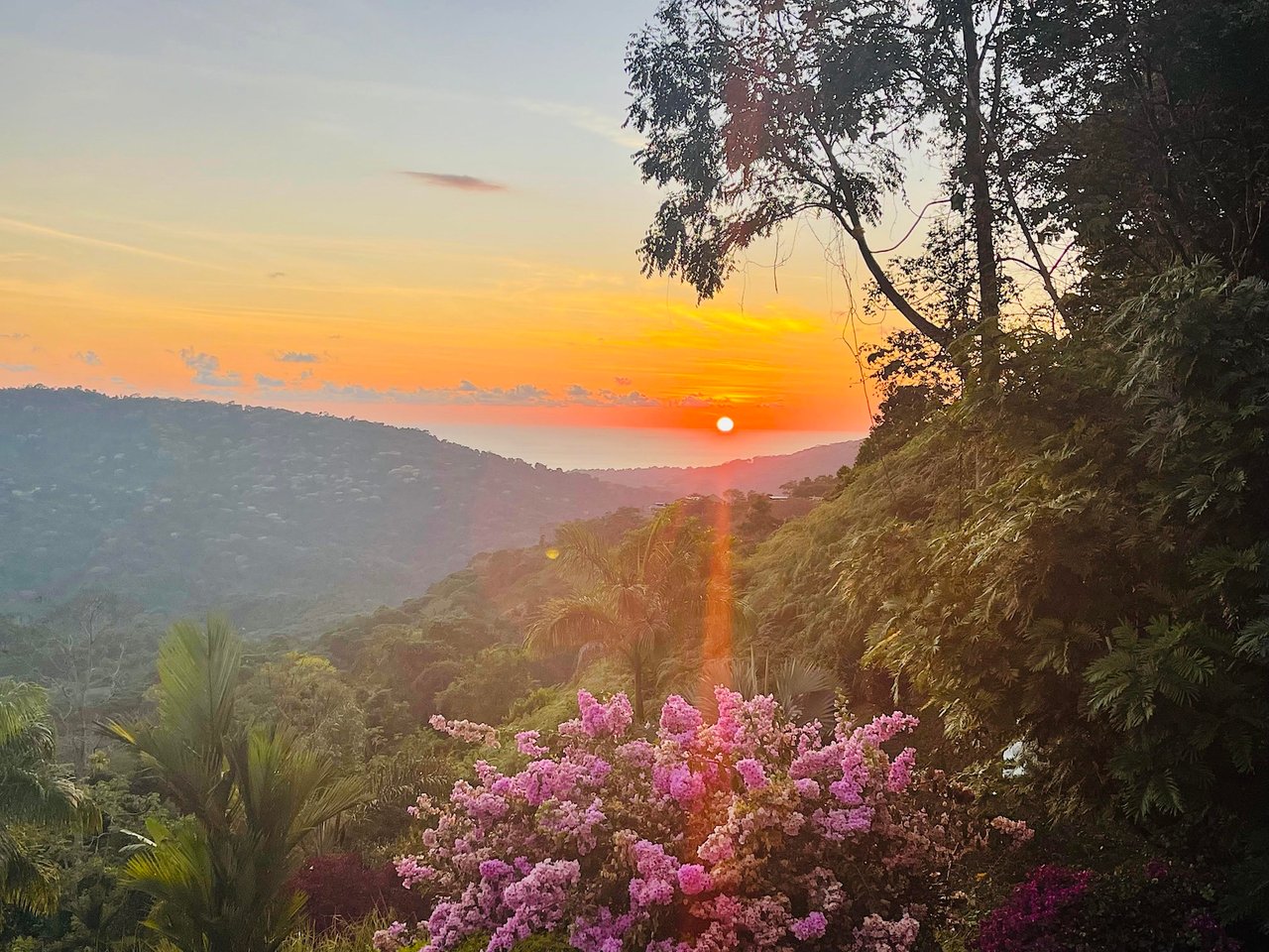 CASA ORQUIDEA – LUXURY HOME WITH OCEAN VIEWS IN GATED COMMUNITY